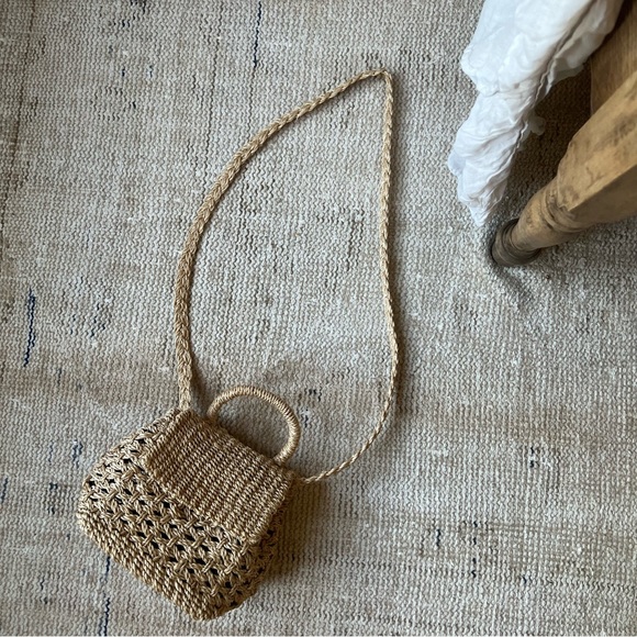 Woven Basket Crossbody - Picture 2 of 4